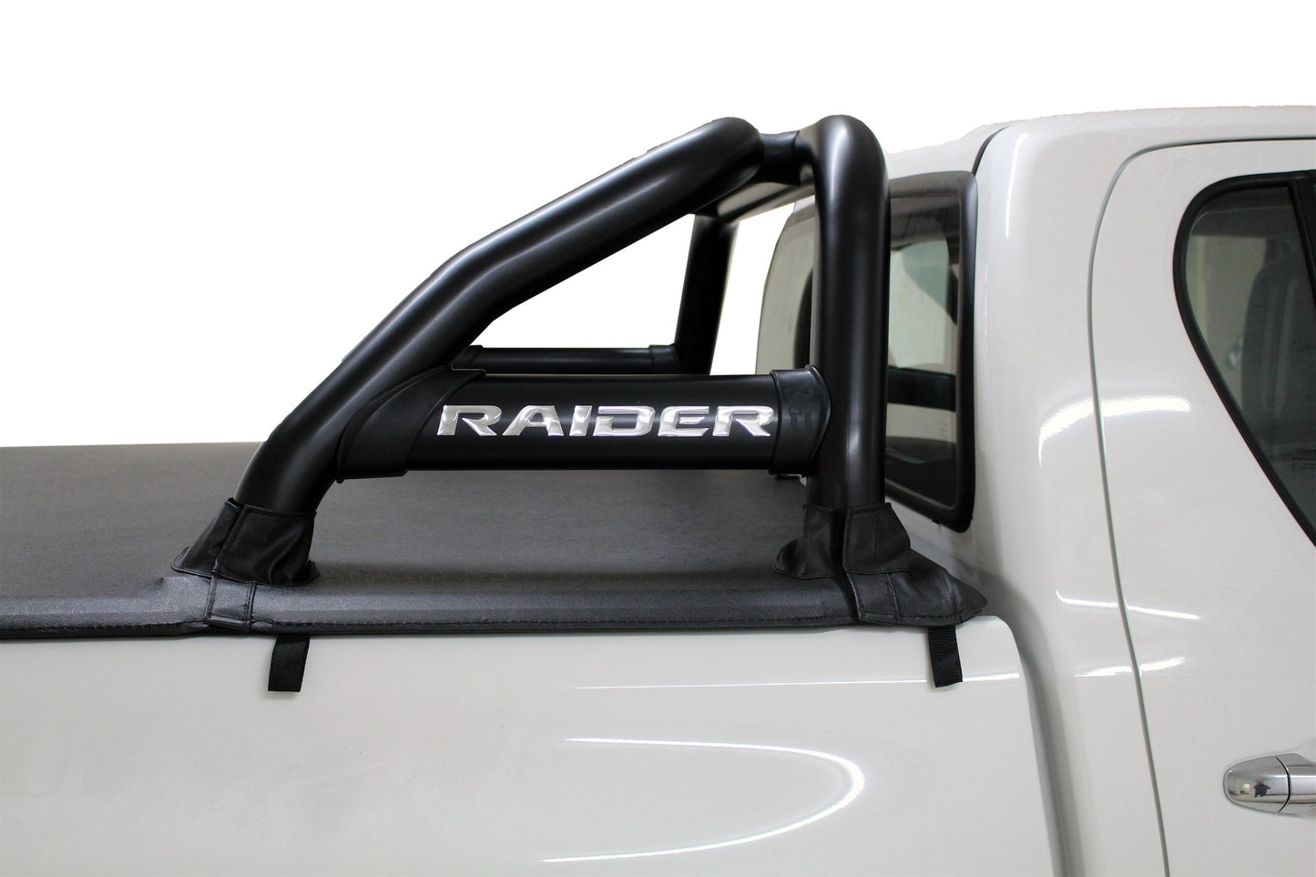 Toyota Hilux 6 Bend Sports Bar w Oval Side Plates Black (DC & EX) - DOES NOT FIT WITH TOYOTA OEM TONNEAU 2016 >