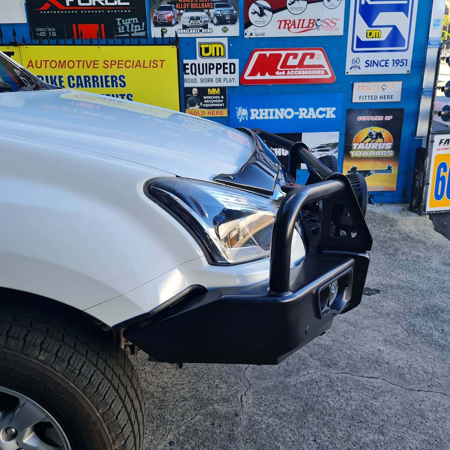 ISUZU: (OLDER SHAPES) + RT50, RT85 & D-MAX ISUZU GEN 7 Bumper Replacement