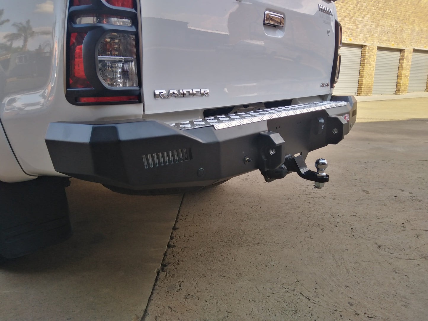 TOYOTA: HILUX D4D Bumper Replacment