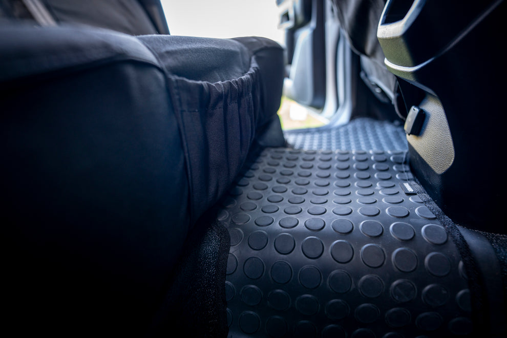 "TOYOTA - LAND CRUISER 100VX (1998 - 2007); 2 electric fronts, headrests & centre console, 60/40 rear bench with armrest & 3 headrests - SEAT COVERS"