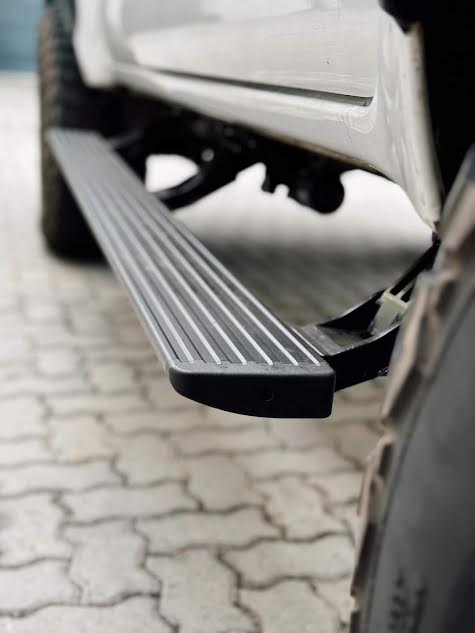 HILUX REV0 Electric Side Steps (2020-2023)